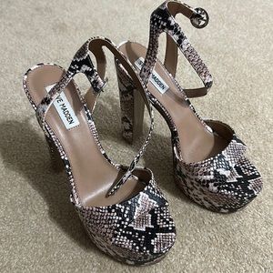 Steve Madden size 9 platform heels